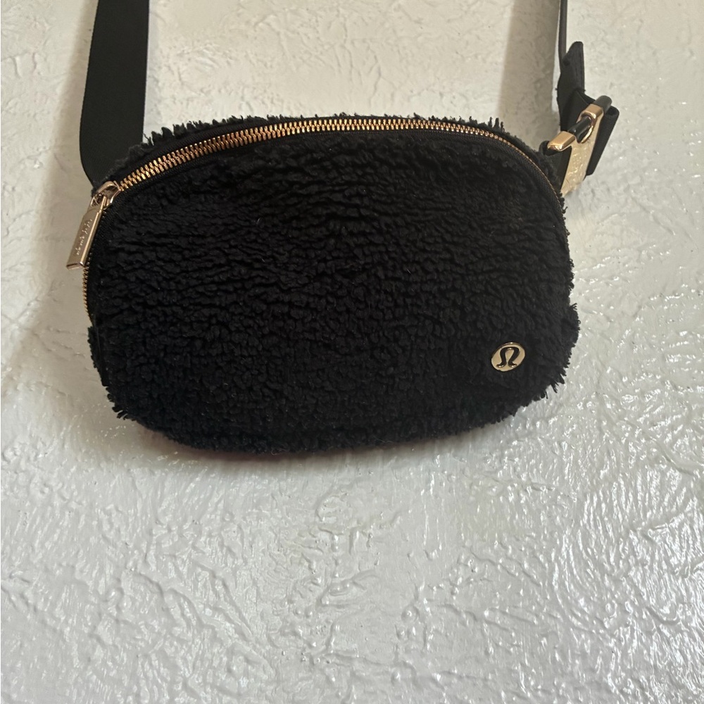 lululemon athletica Black Fuzzy Everywhere Belt with Gold Hardware